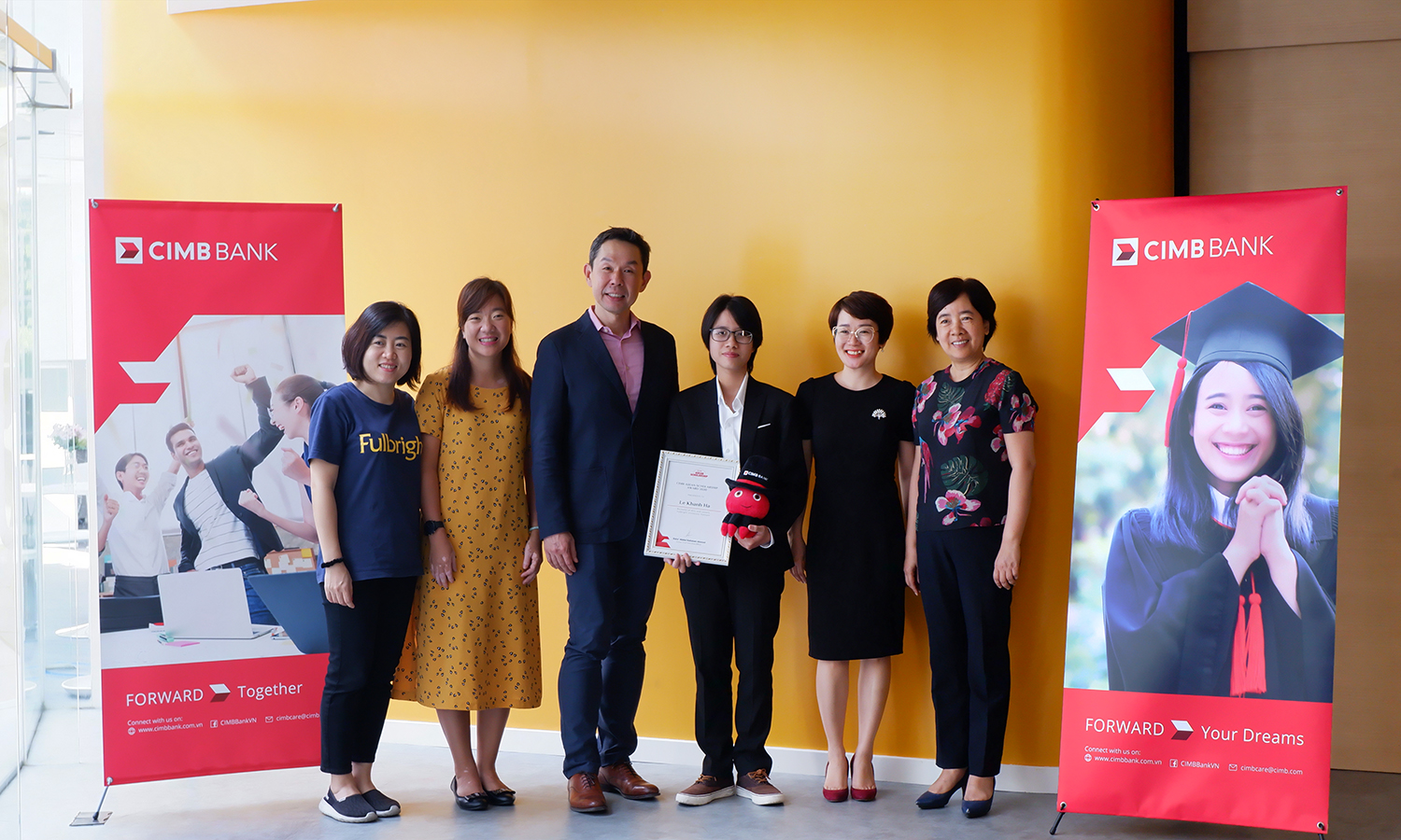 Sinh viên Fulbright giành học bổng toàn phần từ Ngân hàng CIMB
