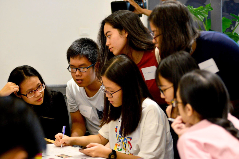 Young People Turn University into a ‘Golden Time’